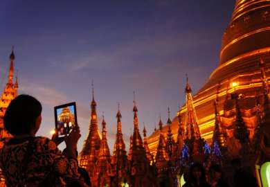 Shwedagon Pagoda tramonto
