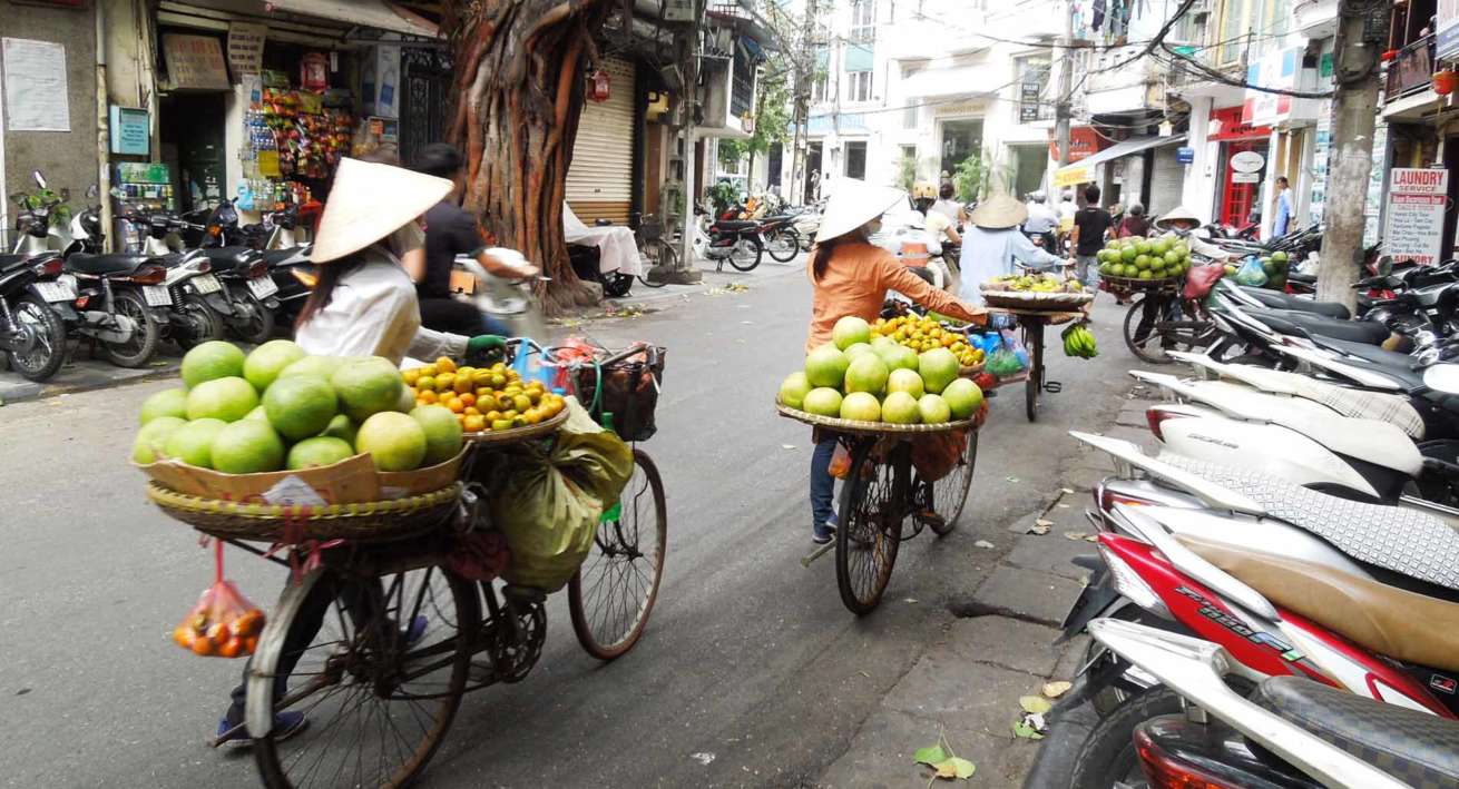 Venditrici ambulanti Saigon