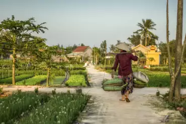Vietnam-uomo-viaggi-in-compagnia