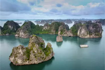 vietnam-baia-di-halong-bay-verde-compagnia