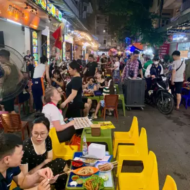 vietnam-hanoi-street-food-serale